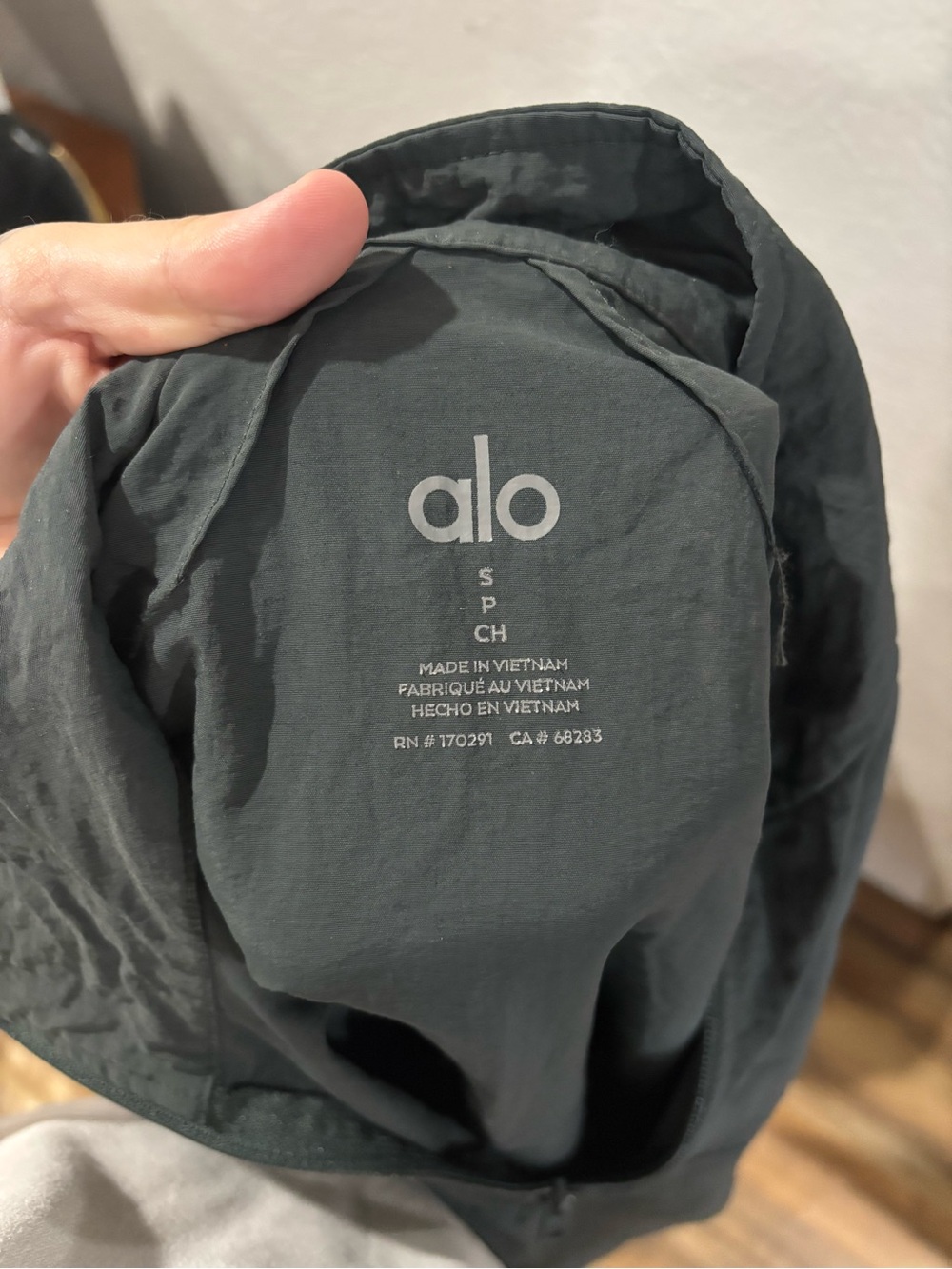 ALO Yoga Lightweight Takeaway Track Jacket Pullover in Charcoal Grey size Small - Picture 7 of 7
